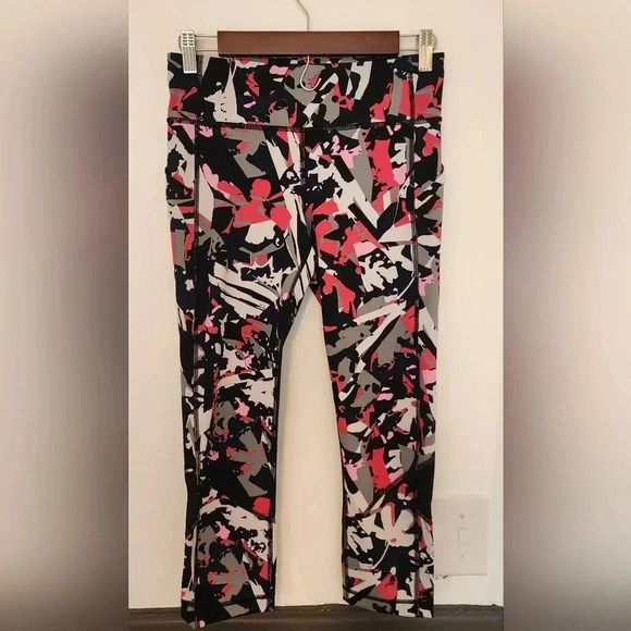 Lululemon Pace Rival pink and black capri leggings size 6 - Picture 1 of 8